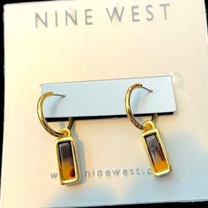 NWT. Women’s Nine West Faux Tiger’s Eye Gold Drop Earrings.Huggie Hoops.Pierced.
